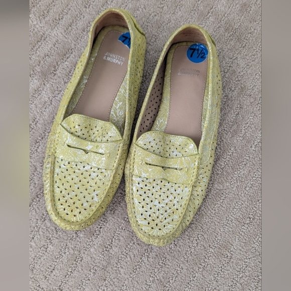 NWOB Johnston & Murphy Perforated Women's Loafers Lime Green Metallic 7.5 - Picture 2 of 5